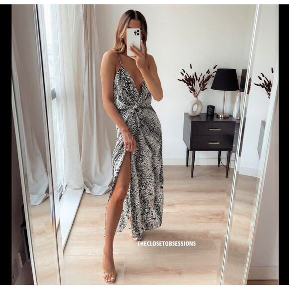 ZARA BLOGGER FAVE!!! V-Neck Dress with Ruching NWT - Picture 11 of 16